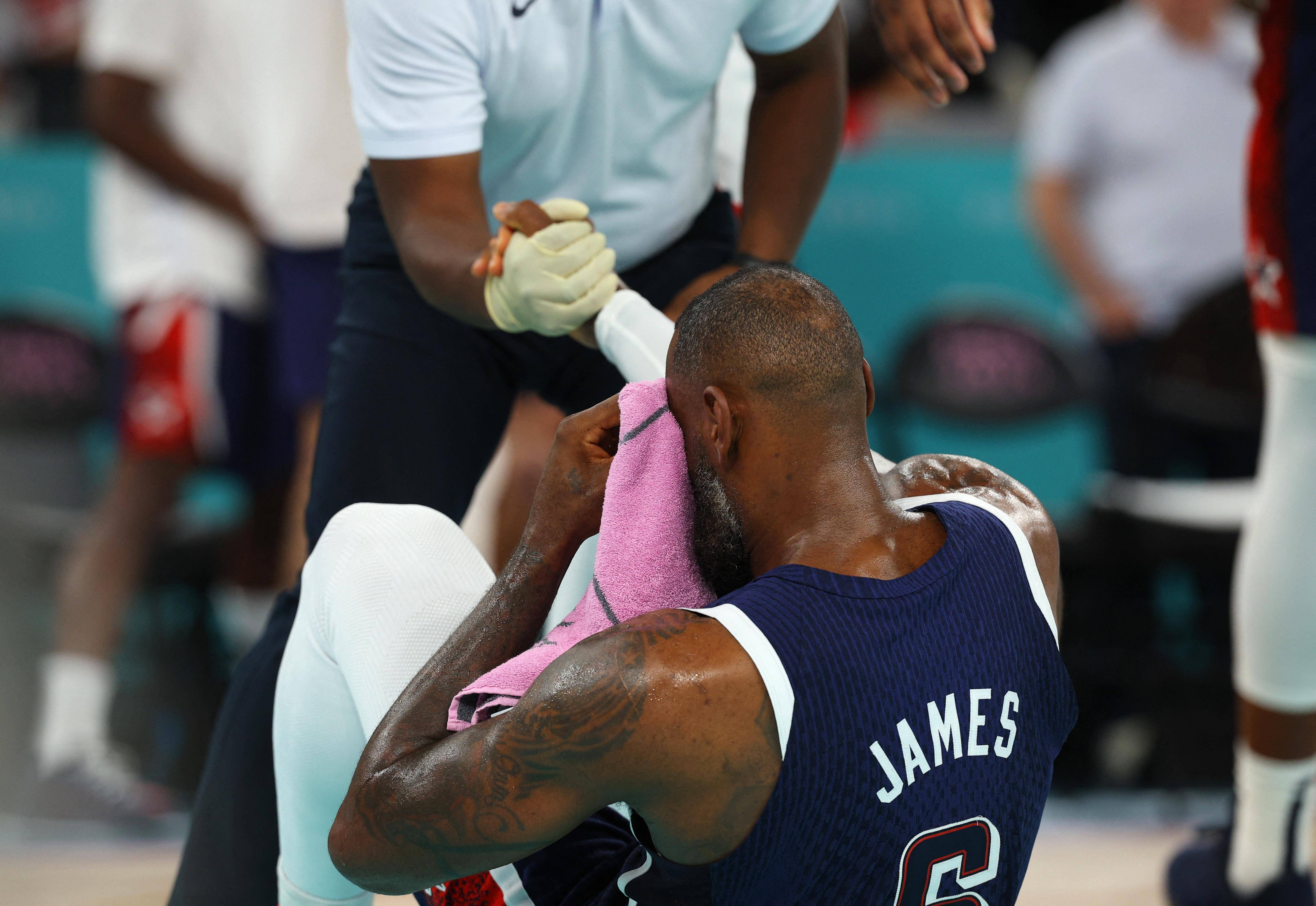 足球aoa-NBA詹姆斯遭遇伤病，湖人欲加强防守的简单介绍